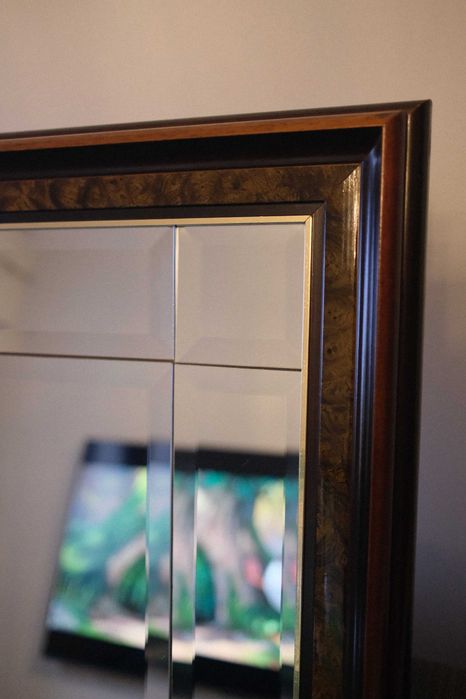 Espelho Clássico de Coleção com Presença - Cristal e Raiz de Nogueira