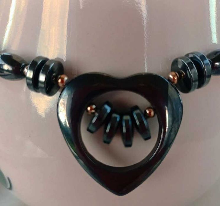 Naszyjnik czarny kamień serce