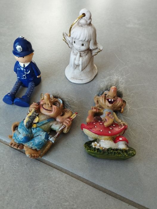 Magnesy na lodówkę, troll angielski policjant aniołek