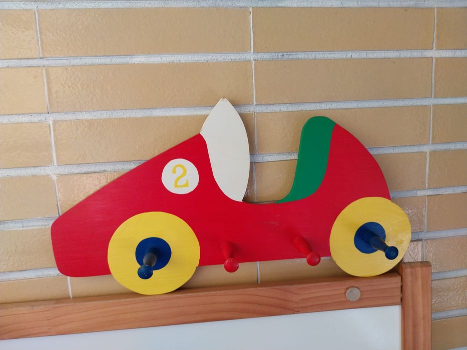 Cabide de parede em madeira