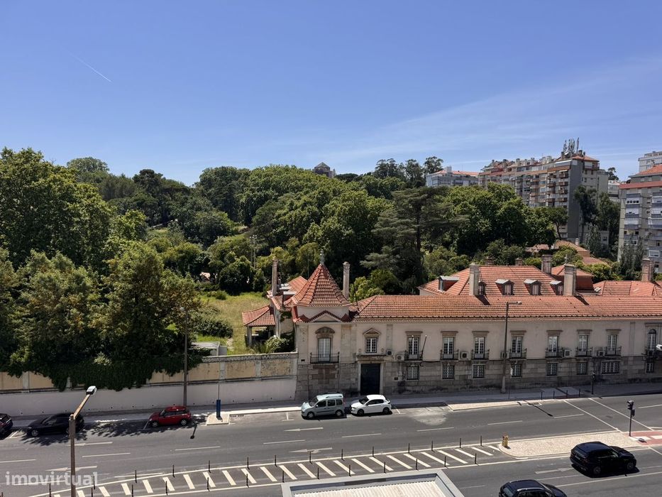 T3 a estrear na Estrada da Luz | Remodelação integral | 95 m²