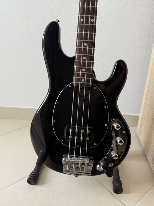 Sterling Stingray RAY 34 by Music Man