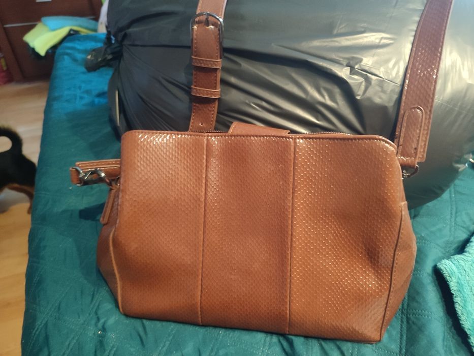 Torebka brązowa.