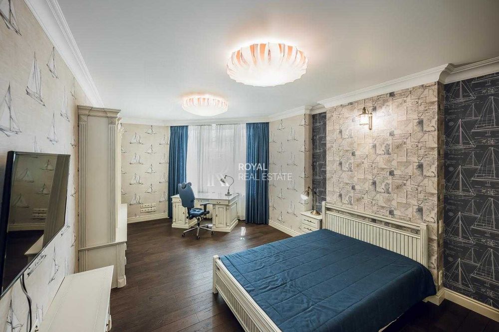 Продаж 3-кімнатної квартири Київ ЖК Космополітен 117 м² 9 поверх преміальний ремонт меблі з масиву дерева паркетна дошка охорона