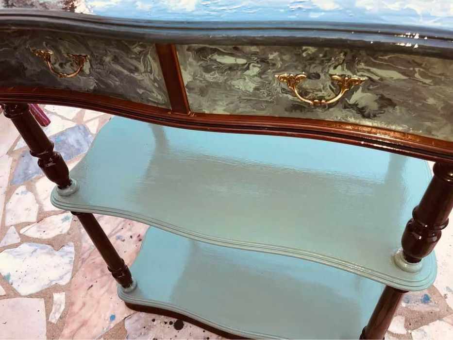 Mesa de apoio, com duas prateleiras, medidas nas fotos