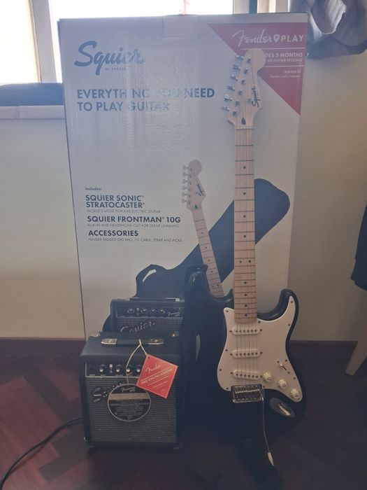 Guitarra Elétrica Squier Sonic Stratocaster +  Amplificador Squier Frontman 10G (Minimo Uso/Como Novo)