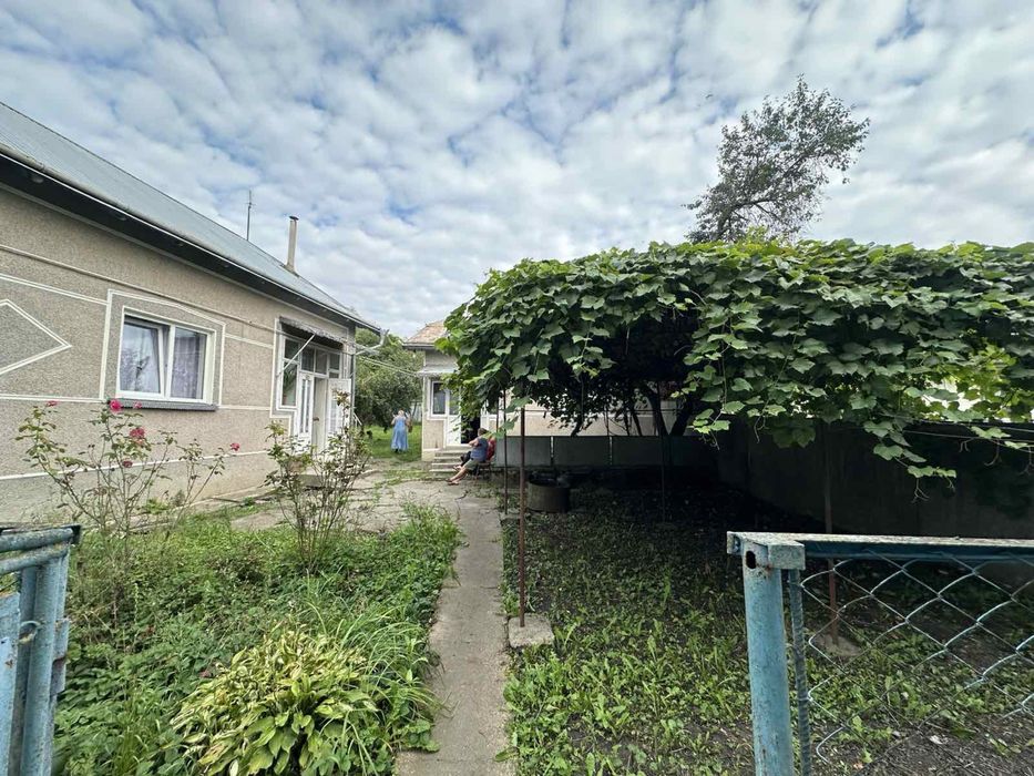 Терміновий продаж будинок м.Тлумач жилий стан ділянка 25 сотих