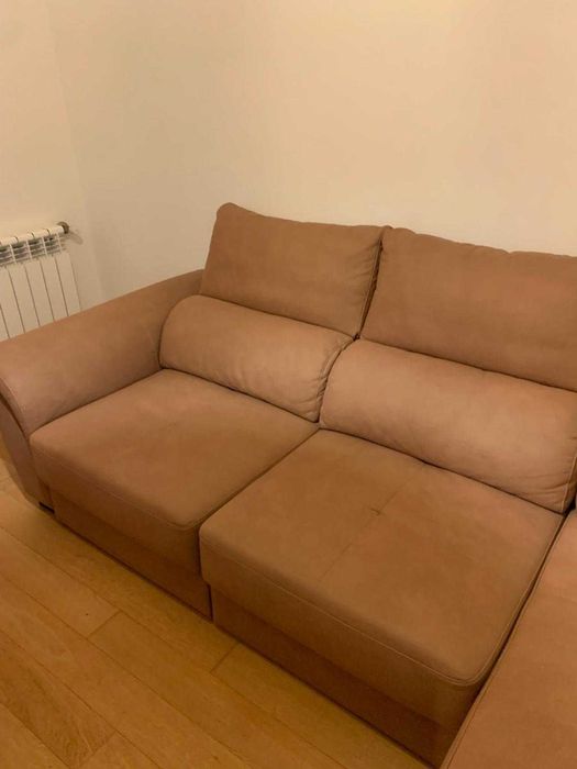 Sofá chaise longue com encostos de cabeça reguláveis e assentos deslizantes