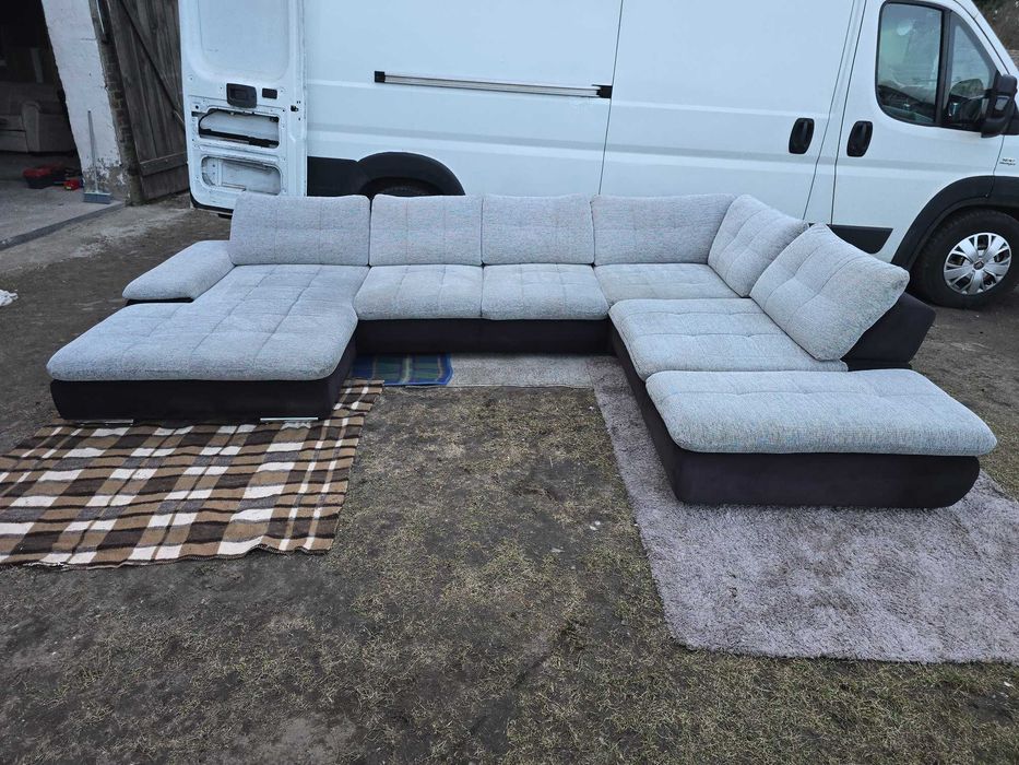 Duży narożnik w kształcie litery U, regulowane oparcia