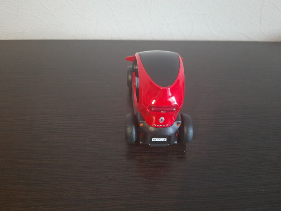 RENAULT TWIZY. KINSMART  модель автомобіля