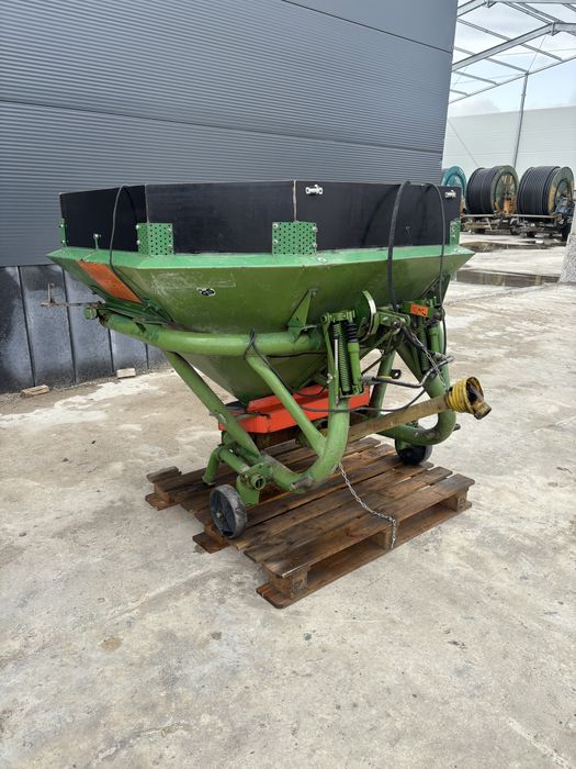 Rozsiewacz nawozu amazone ZA-F ( 2x hydraulika, koła)