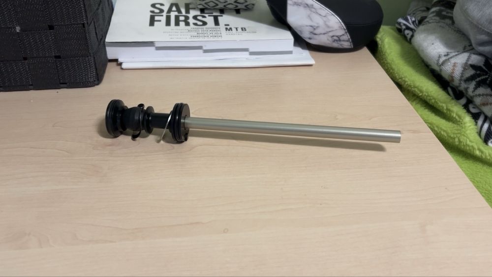 Sprężyna powietrzna Rock Shox Shaft 160mm Pike Yari Lyrik 35mm goleń