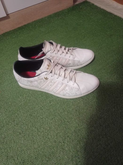 Кросівки adidas оригінальні.Натуральна шкіра.