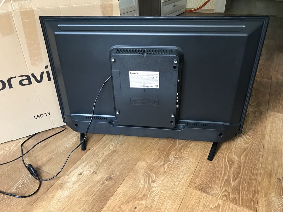 Телевізор Bravis LED-32G5000+T2 black