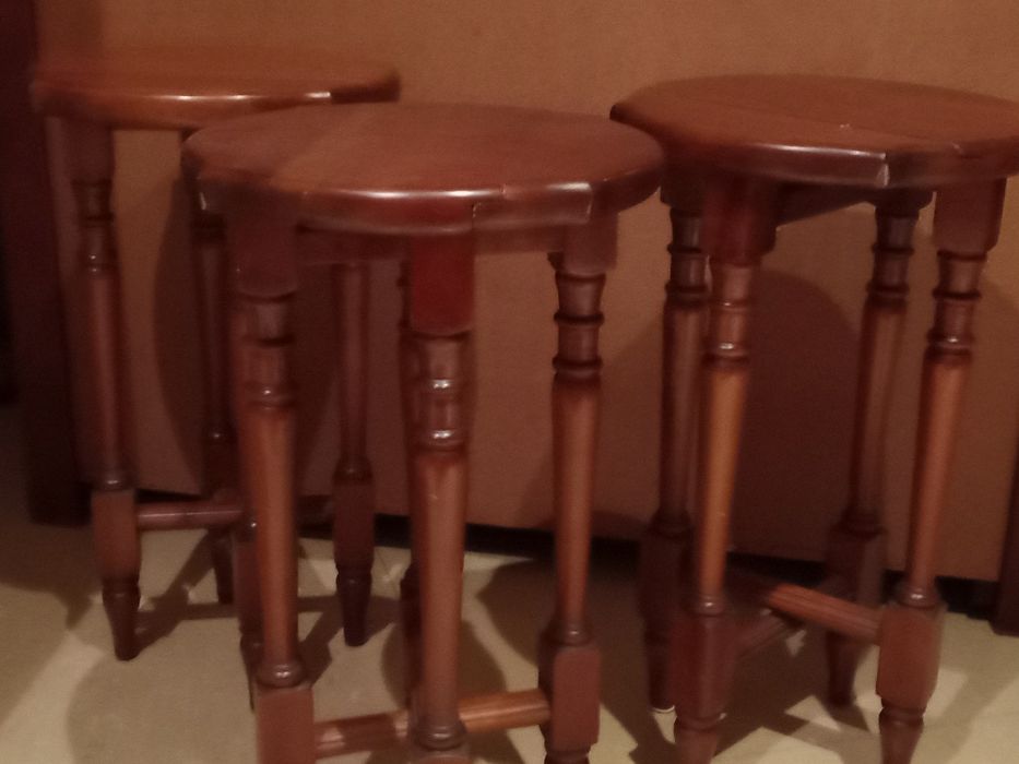 Estantes em Mogno castanho