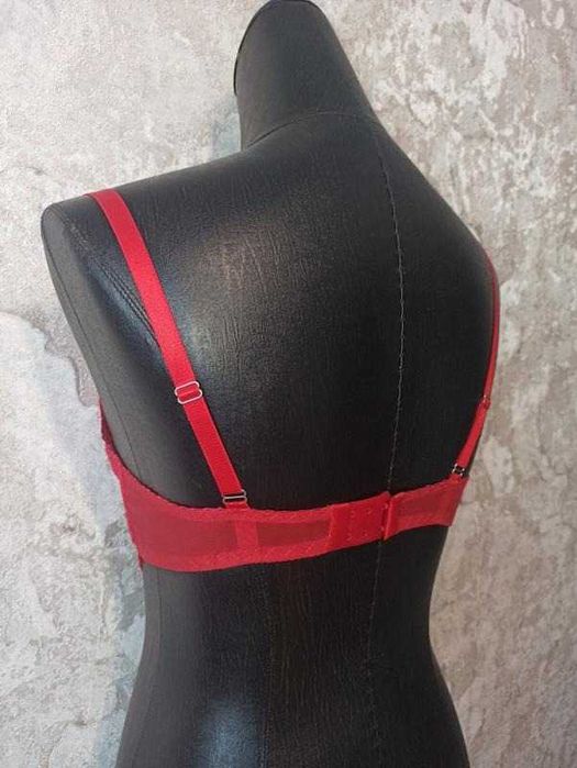 Мереживний жіночий бюстгальтер лівчик