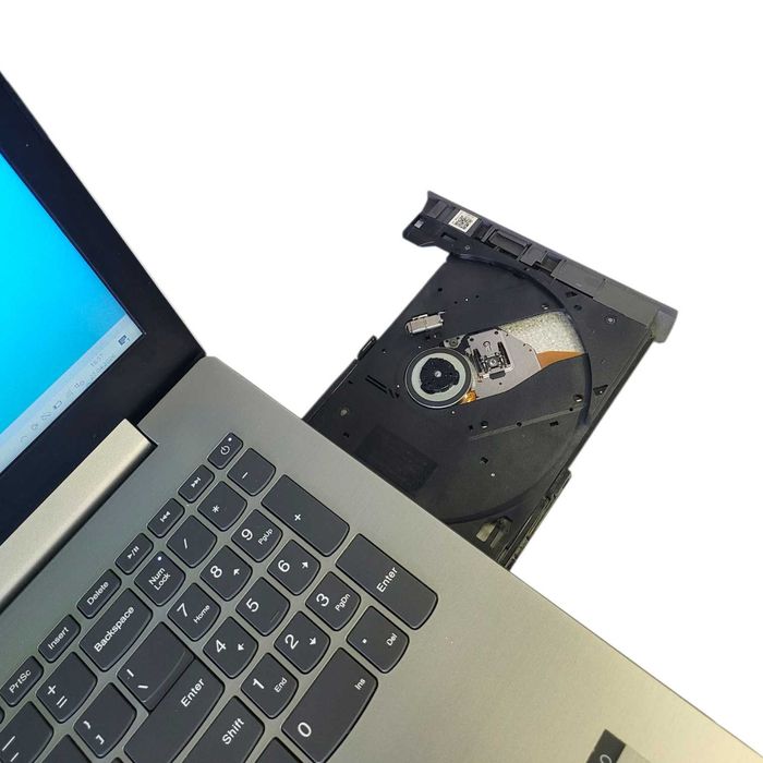 Lenovo IdeaPad 320-15 15,6 " Intel Core i5 NVIDIA GeForce 940MX 8 GB / 1TB