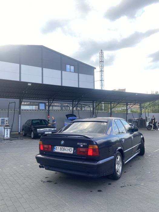 BMW e34 m50b25.