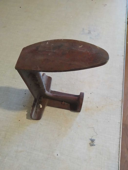 Лапка сапожная для ремонта обуви.