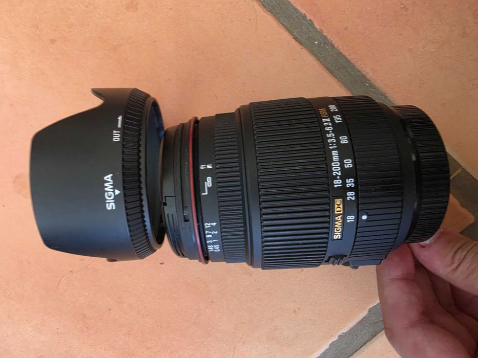 Sigma 18-200mm f/3.5-6.3 II DC HSM for Sony A-Mount (Like New + Box)
