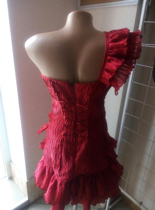 Жіноча сукня, одягалась один раз