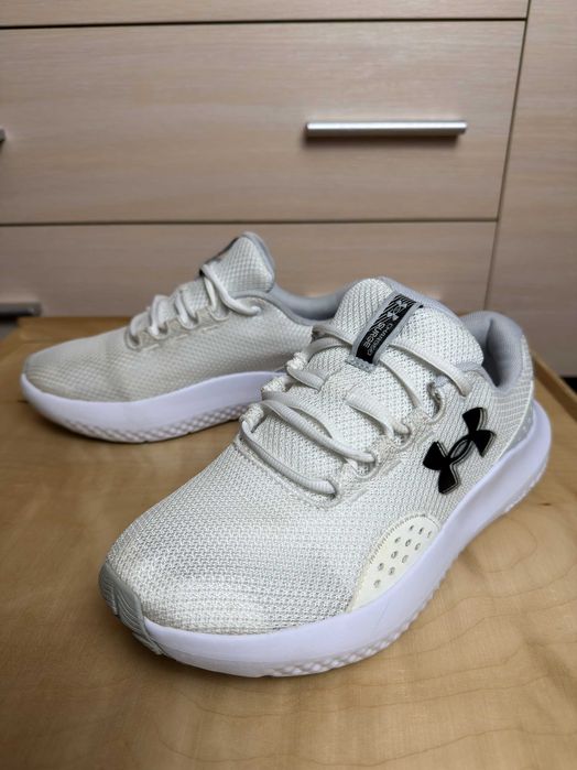 Under Armour Charged Surge 4 чоловічі кросівки 40 25 см