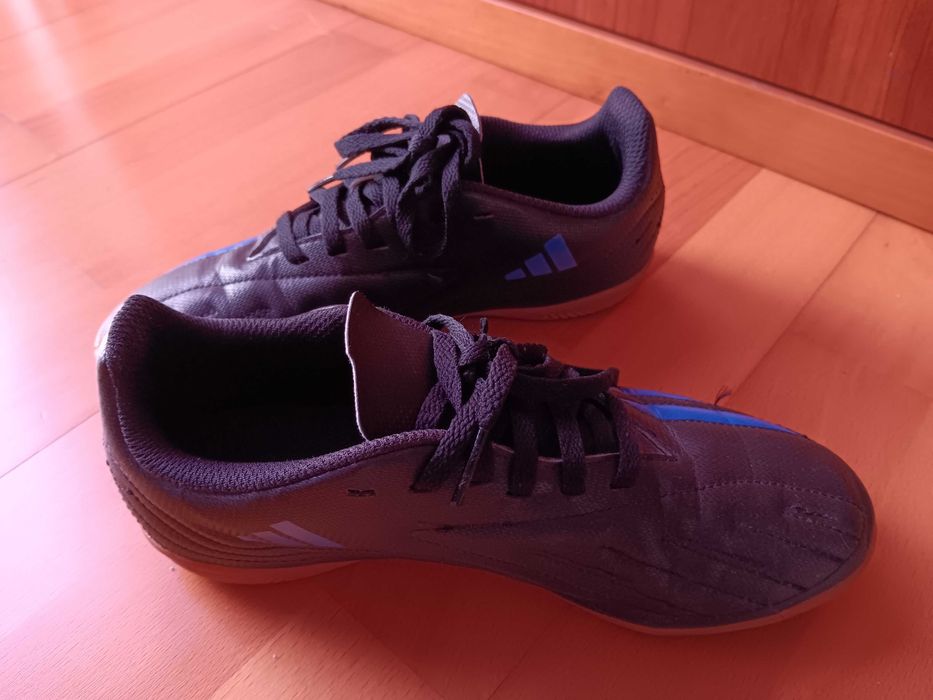 Chuteiras Adidas de futsal, 36
