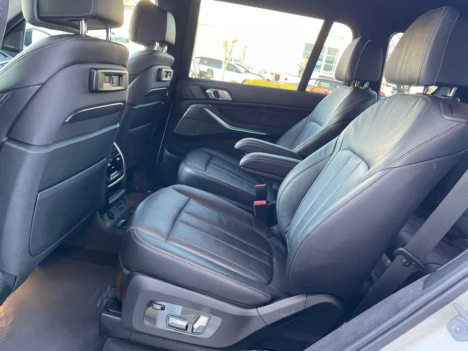 BMW X7 xDrive50i      2019