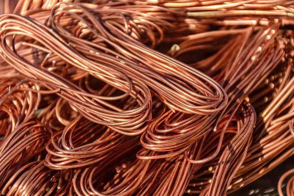 Vendo e compro, cobre, latão, e outros metais.