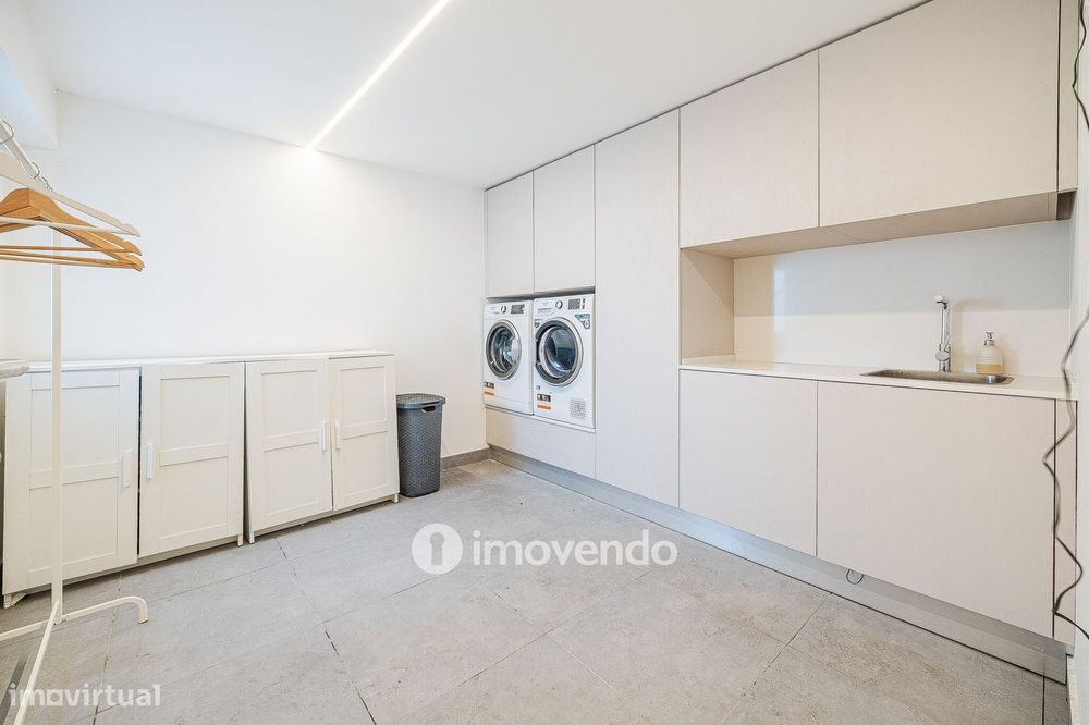 Moradia T3+1 moderna, com garagem e áreas amplas, em Alcochete