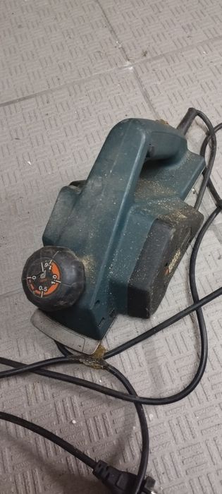 Plaina elétrica em bom estado