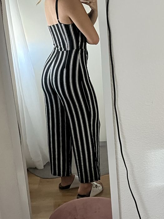 Macacão Bershka M/S Listrado preto e branco