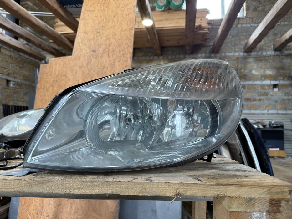 Фара рено сценік 2 дорест