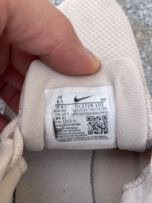 Sapatilhas Nike pretas e bege – Venda individual ou conjunto