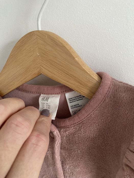 Pajac welurowy h&m 62 pudrowy róż falbanki
