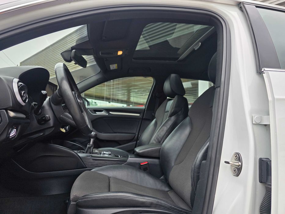 Audi A3 1.6 TDi S-LINE