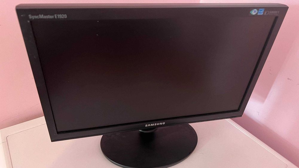 Монітор Samsung SyncMaster E1920 18.5" VGA
