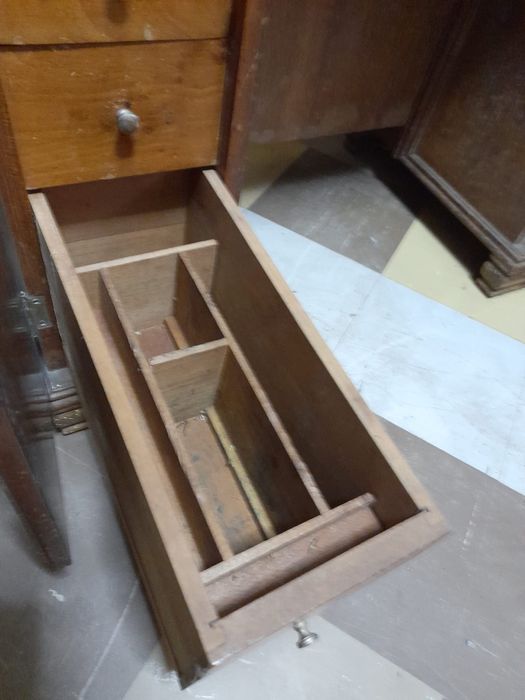 Movel de máquina muito antiga