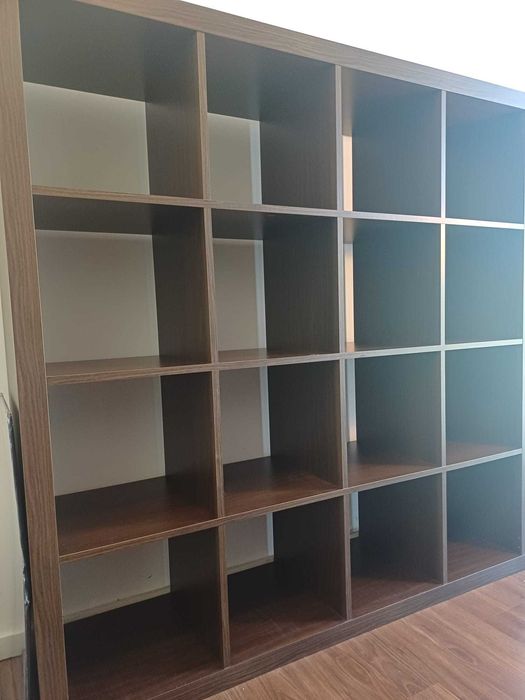 Estante IKEA Kallax 5x4 — 20 Compartimentos — Castanho Escuro