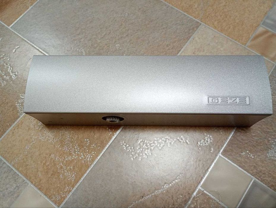 Доводчик GEZE TS 2000