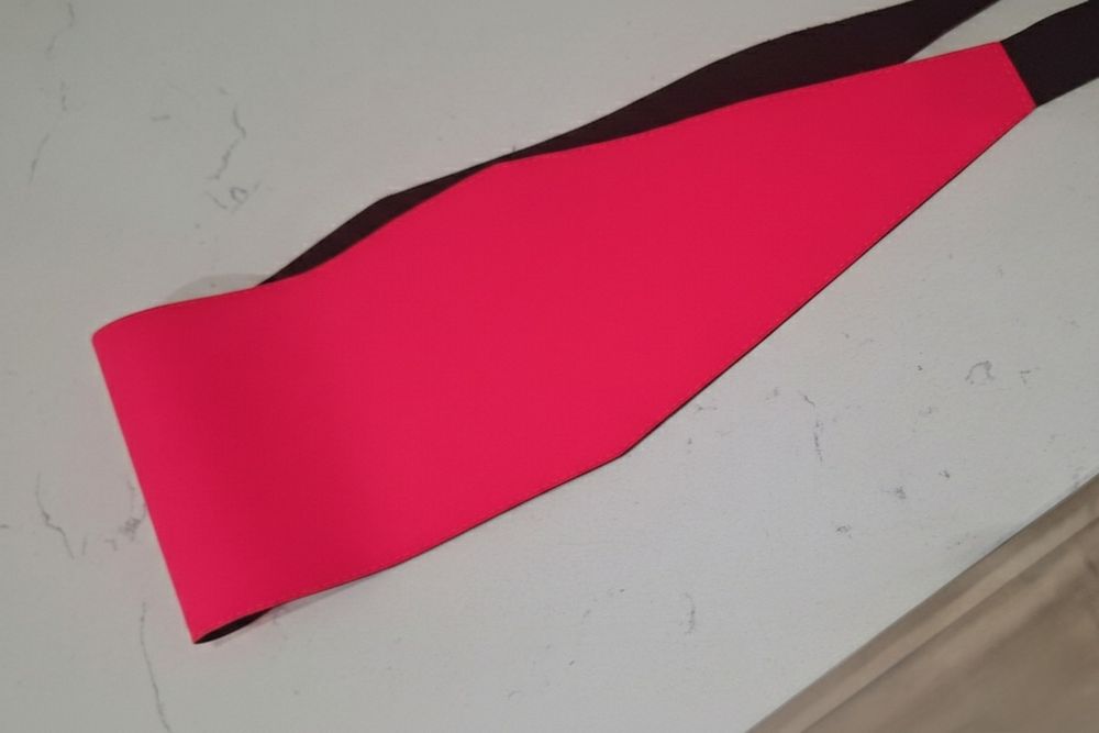 Pasek neonowy różowy 75-79 cm