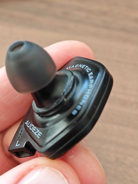 Sprzedam używane douszne słuchawki planarne Audeze LCD-i4