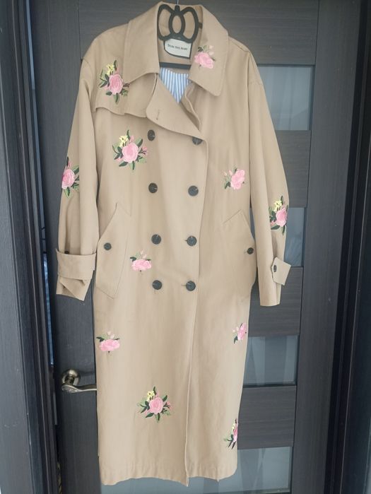 Продам тренч з вишивкою