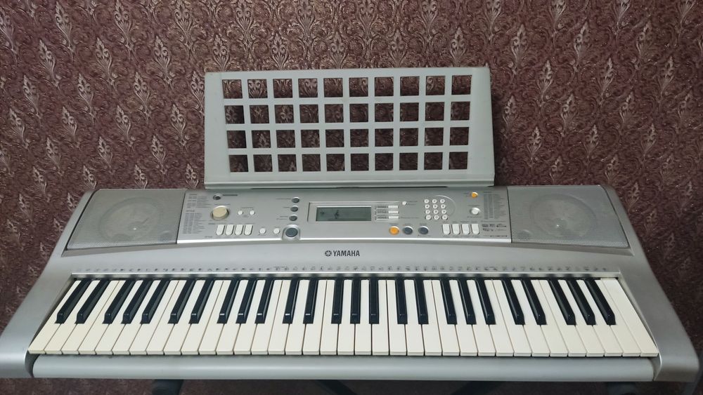 Синтезатор YAMAHA PSR E-303