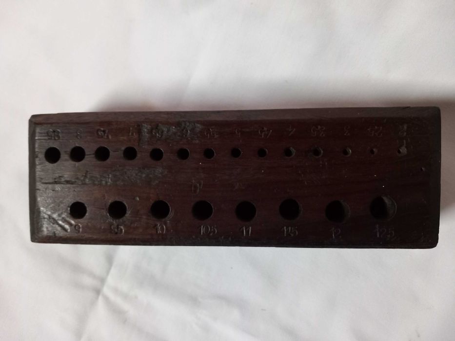 Cepo - Em madeira para brocas com os orifícios numerados