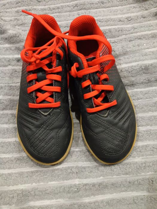 Кросівки на шнурівках