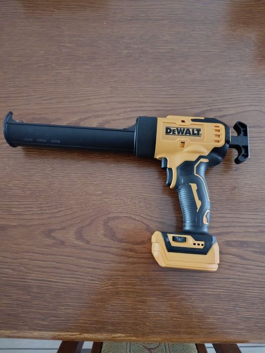 Akumulatorowy pistolet / wyciskacz do mas i silikonu (zamiennik DeWalt / kompatybilny z DeWalt 18V)