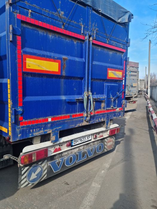 Бортовой прицеп  зерновоз