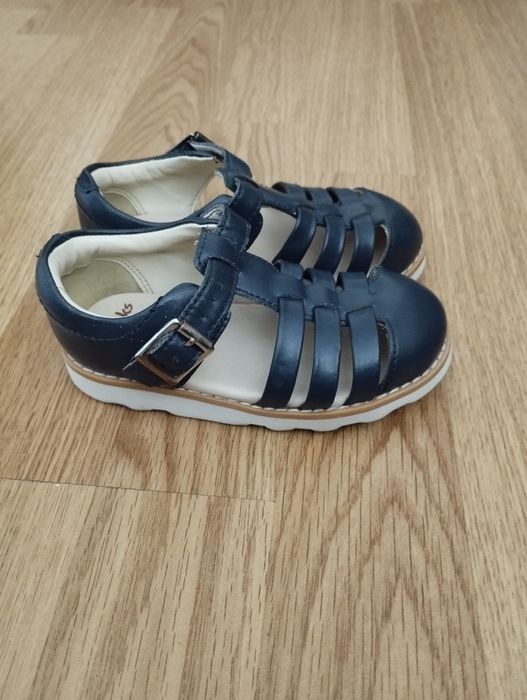 Дитячі шкіряні босоніжки CLARKS розмір 22