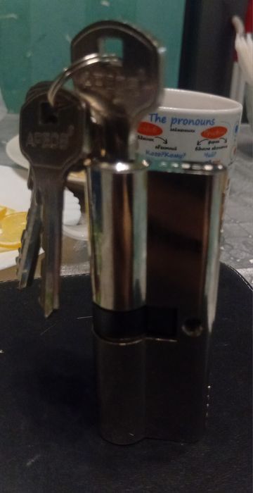 Продам сердцевину в замок Apecs оригинал 80мм.